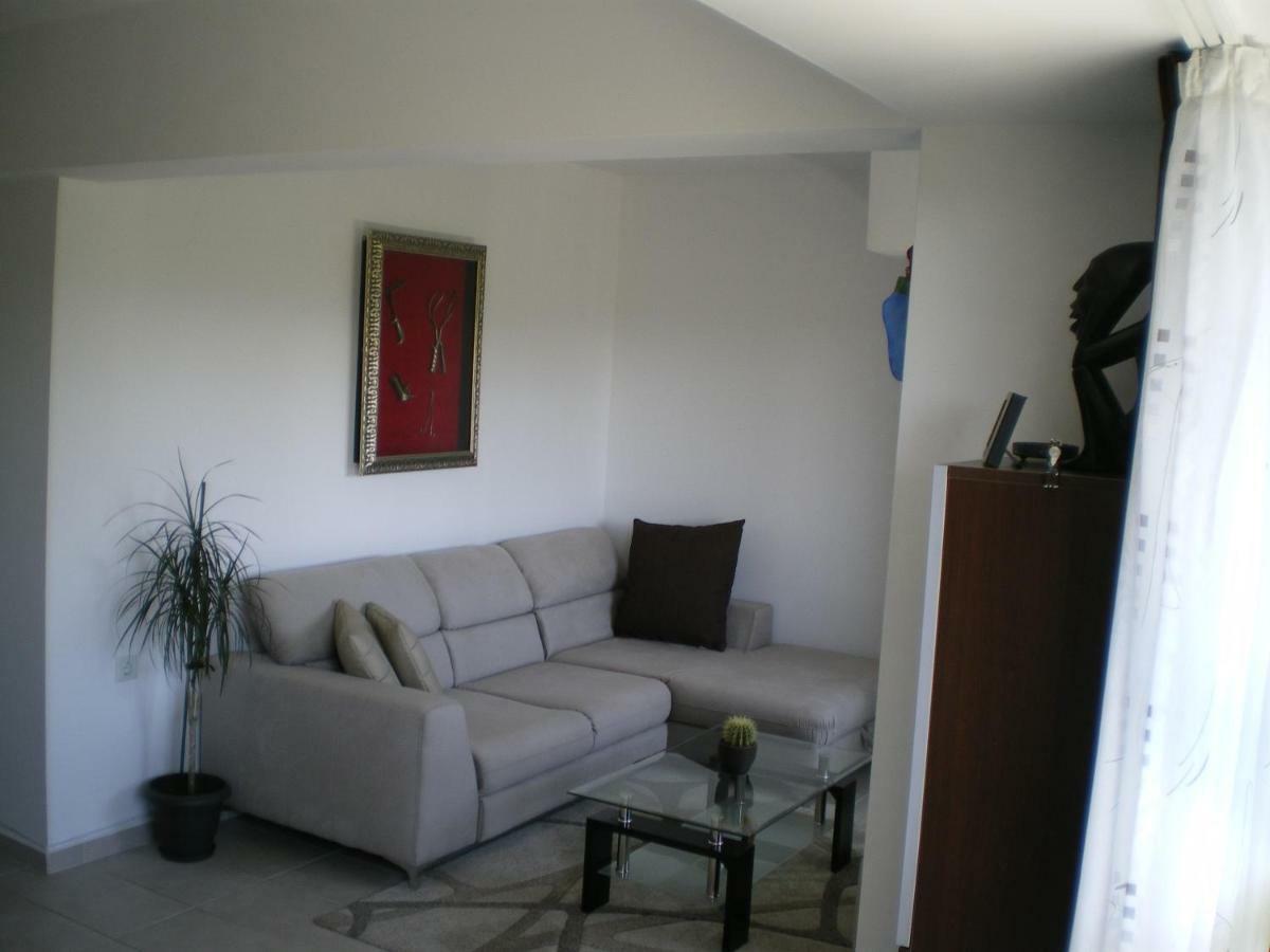 Park View Apartment Plovdiv With Parking Екстер'єр фото