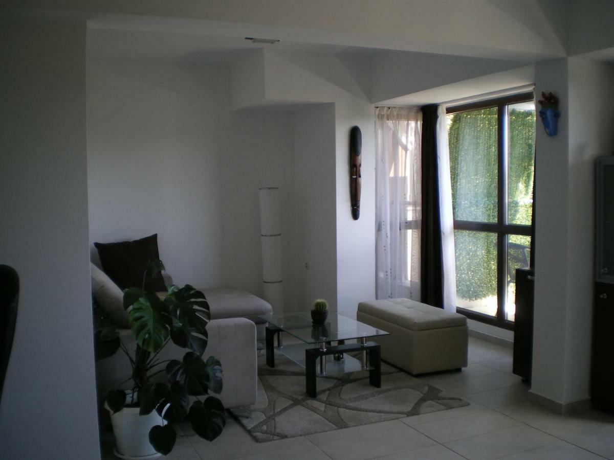 Park View Apartment Plovdiv With Parking Екстер'єр фото