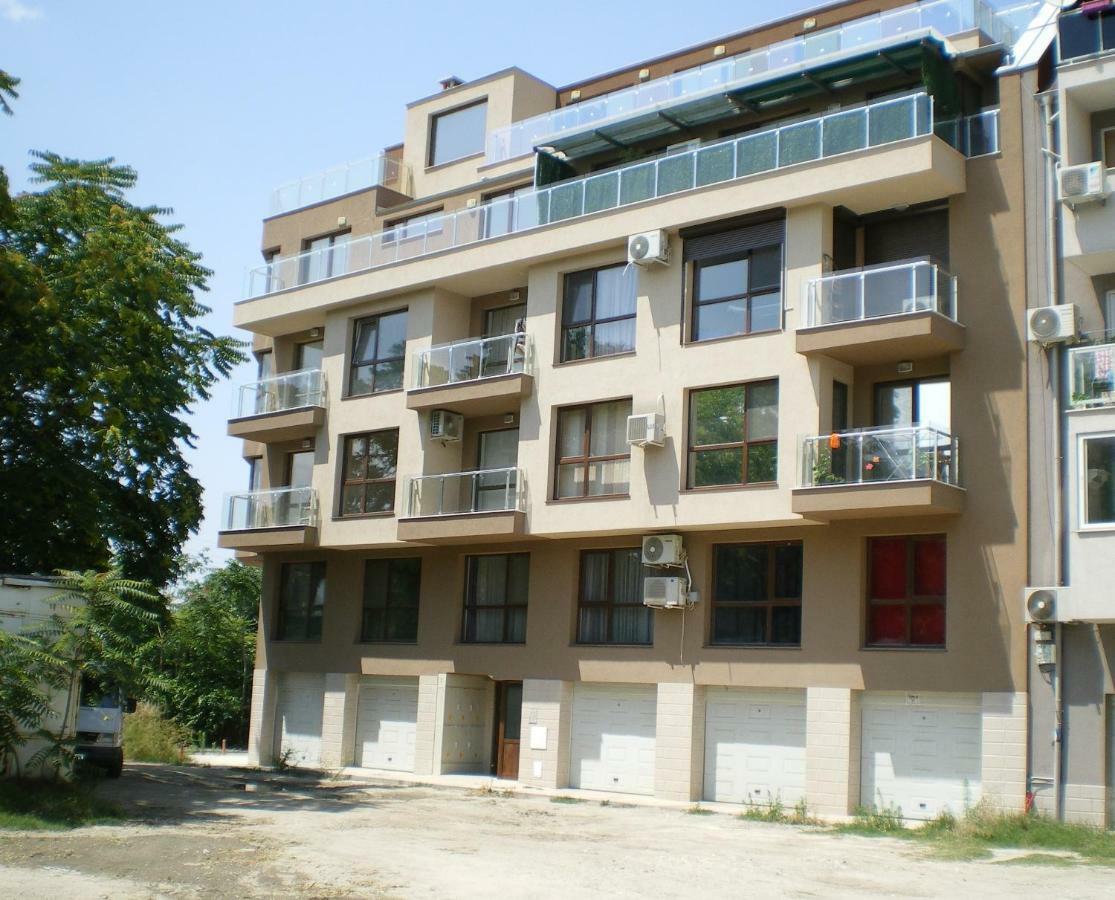 Park View Apartment Plovdiv With Parking Екстер'єр фото